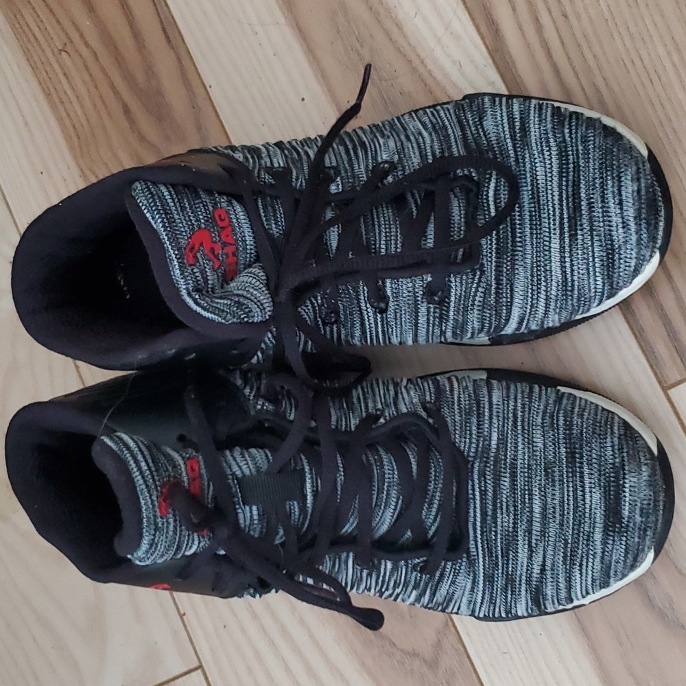 Boys sneakers size 4